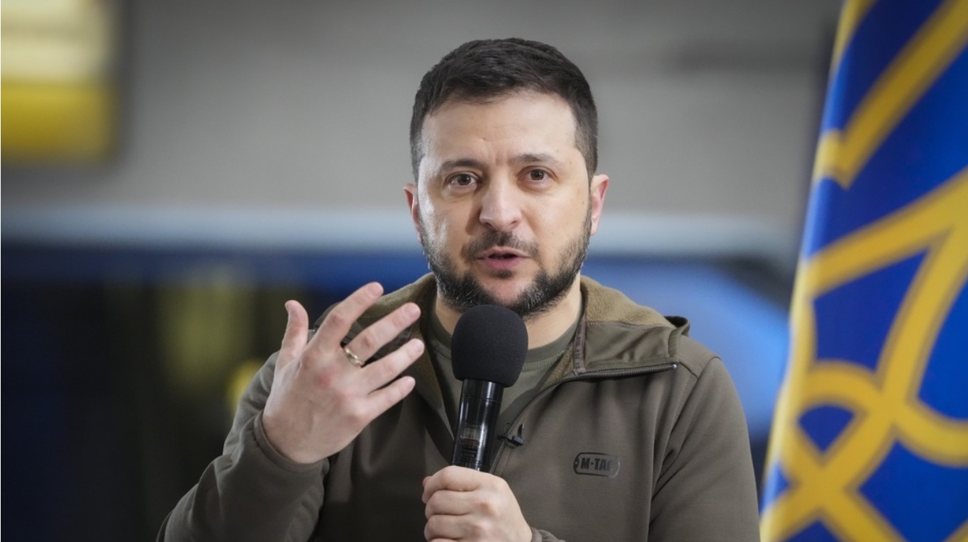 Zelenski plantea enviar al frente a profesores de liceos y universidades militares