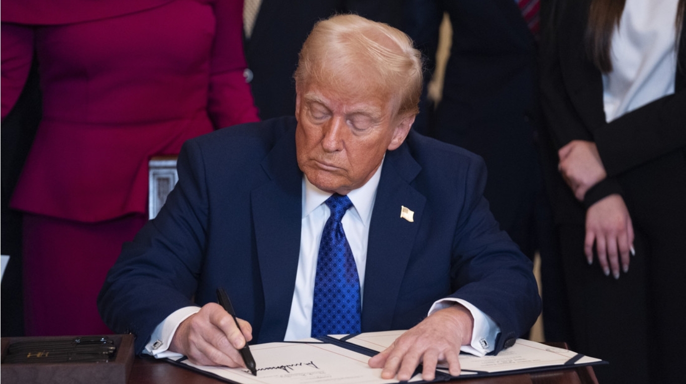 Trump endurece las medidas contra los migrantes para “salvar vidas estadounidenses inocentes”