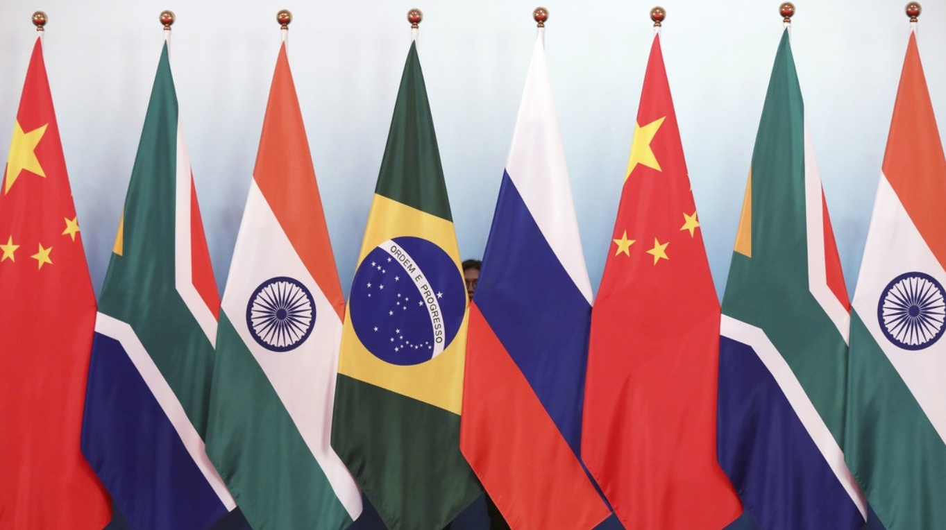 Trump amenaza a los BRICS: “¡Digan hola a los aranceles y adiós a Estados Unidos!”
