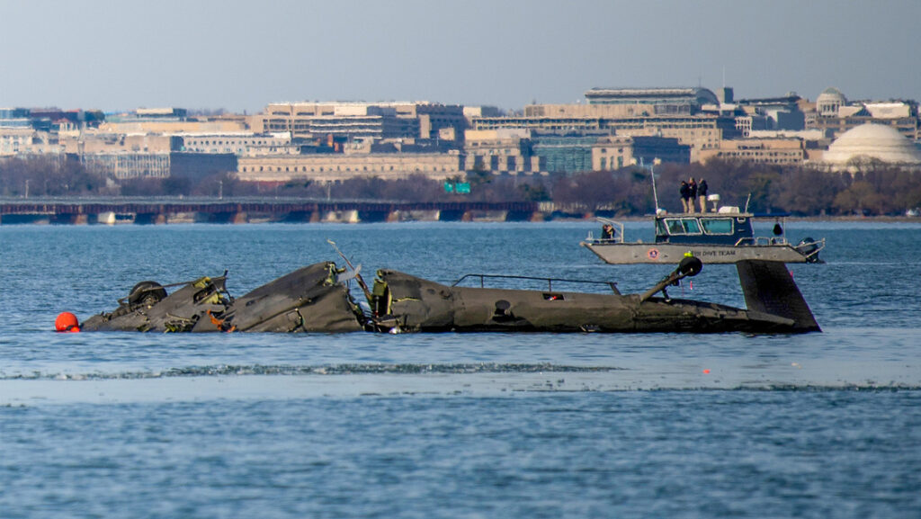 Vuelo comerciales militar