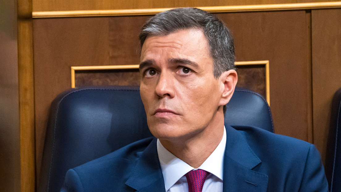 Miles de personas corean insultos contra Pedro Sánchez durante lucha de ‘gladiadores’