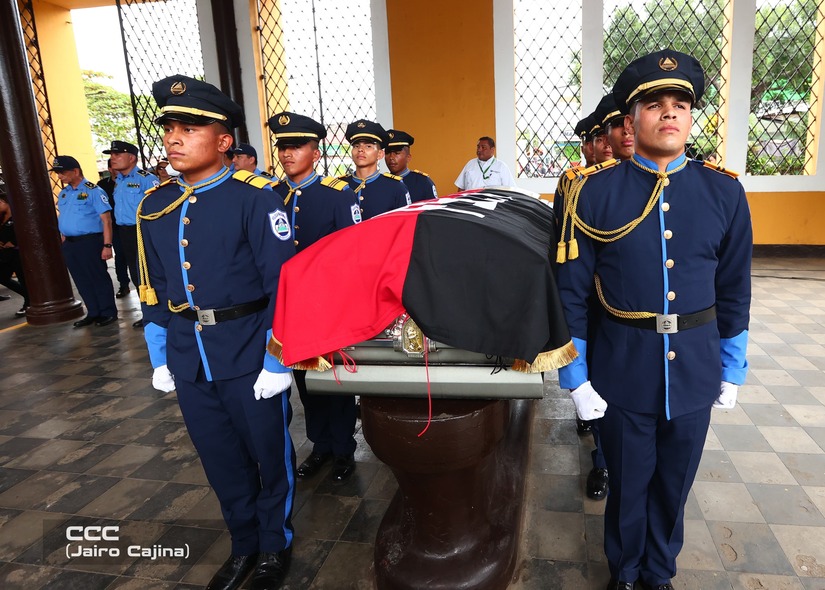 Sepultan en Managua los restos del Comisionado General Yuri Valle Olivares