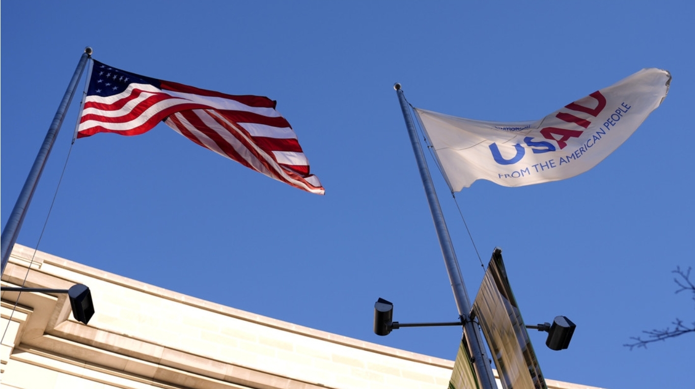 Los gastos más “ridículos” de USAID: del apoyo a terroristas a historietas trans en Latinoamérica