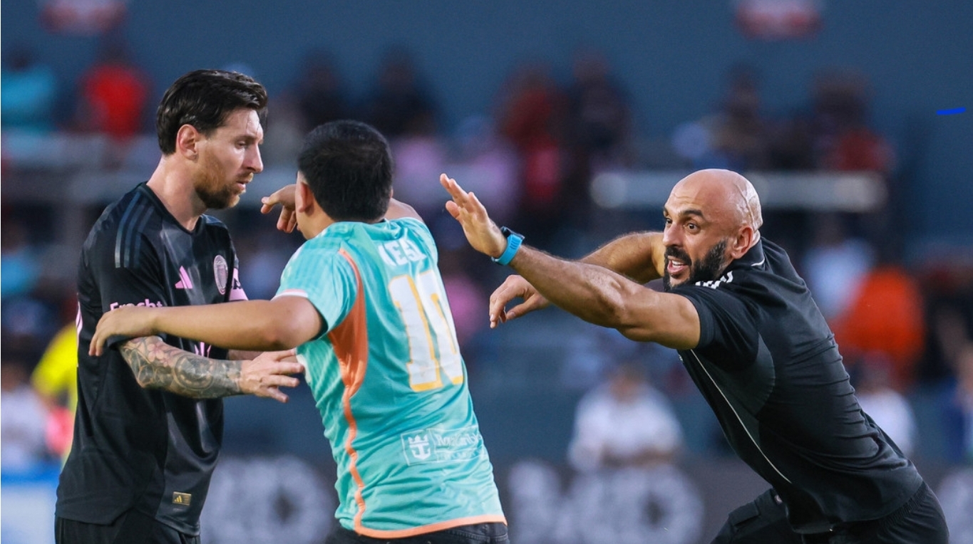 Guardaespaldas de Messi es ‘vencido’ por un hincha que quería abrazar a su ídolo