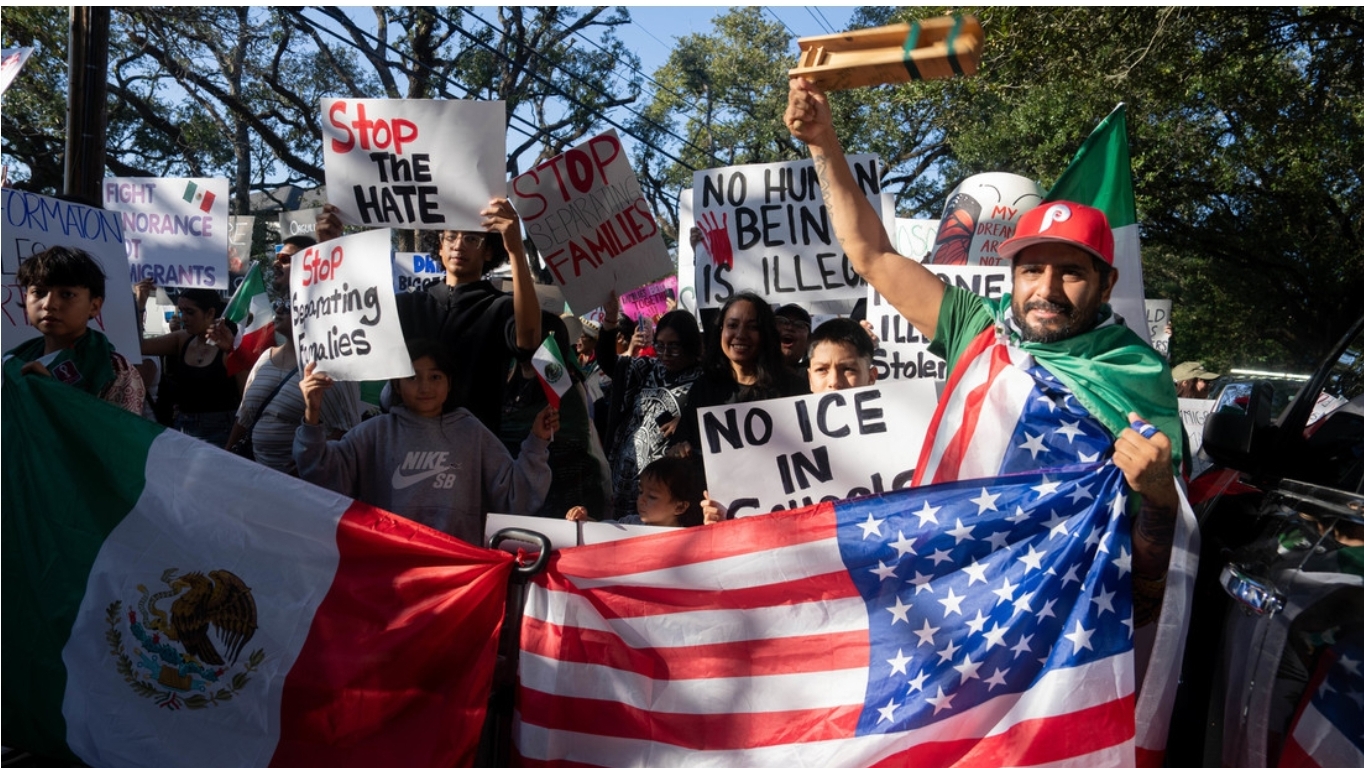 Bloquean la orden de Trump que niega la ciudadanía por nacimiento