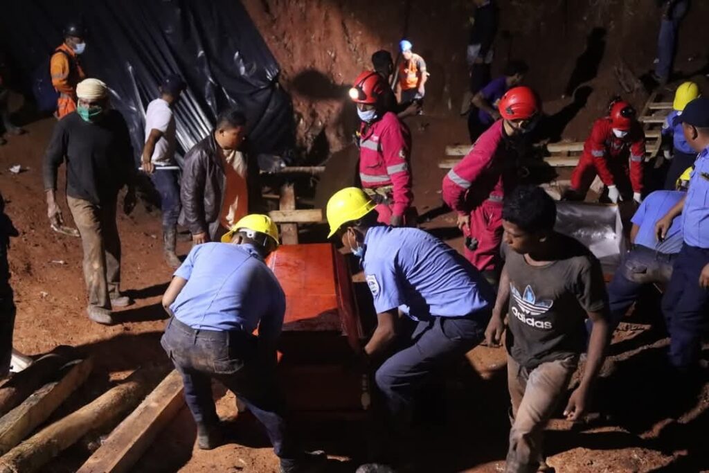Jóvenes derrumbe en mina