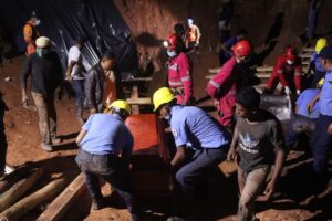 Jóvenes derrumbe en mina