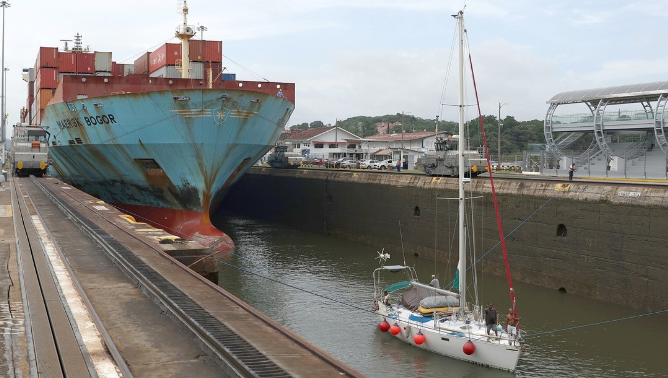 Solo dos países pueden pasar gratis sus buques de guerra por el canal de Panamá