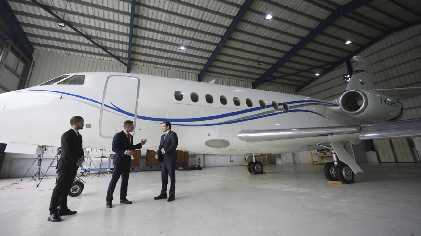 Venezuela reacciona al “robo descarado” del avión ejecutado por EEUU