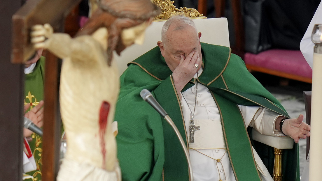 El papa Francisco interrumpe una homilía “por dificultad en la respiración”