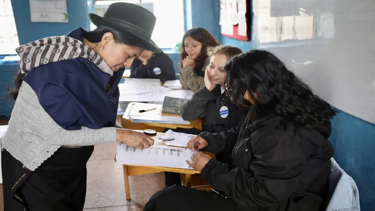 CNE: Más del 55 por ciento de ecuatorianos empadronados ejercieron su derecho al sufragio