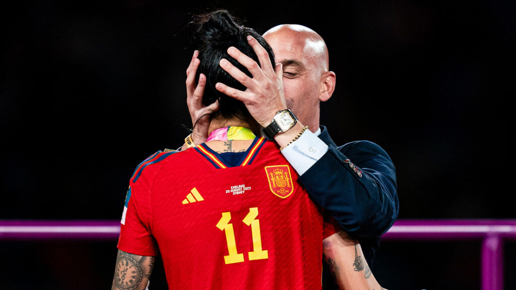 Rubiales besos a montones