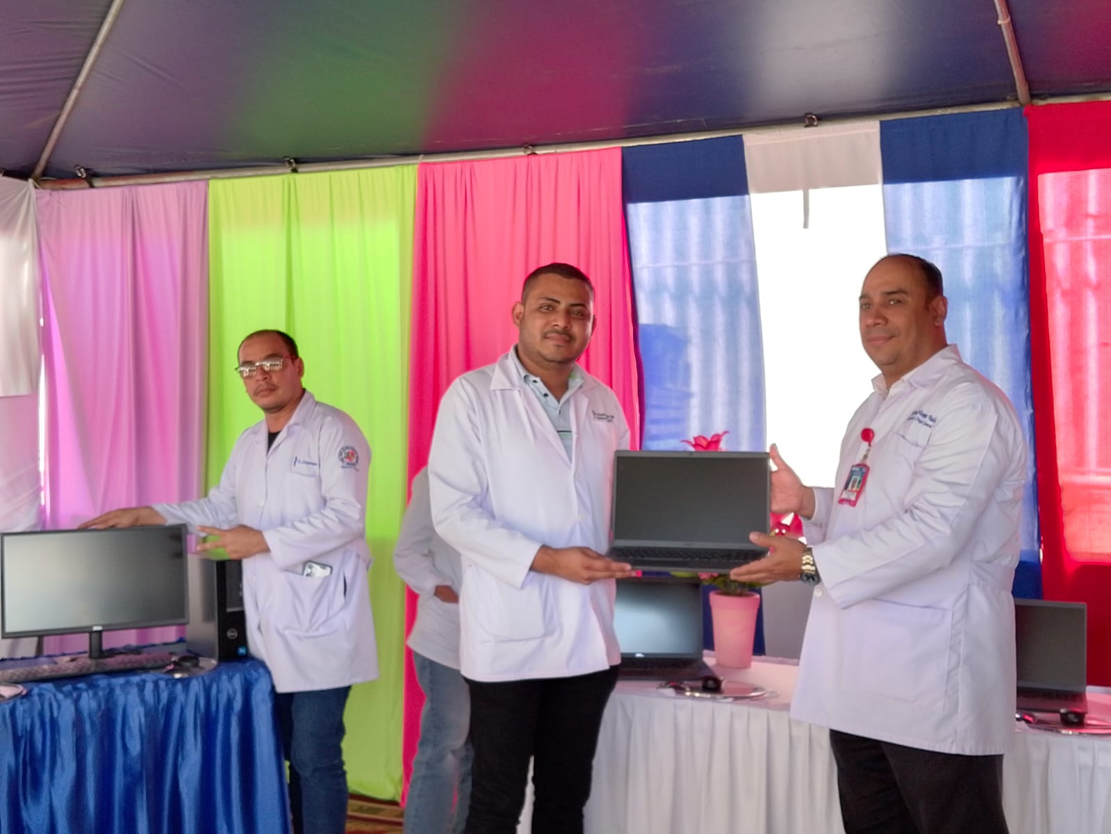 MINSA entrega equipos tecnológicos para avanzar en los registros médicos digitalizados