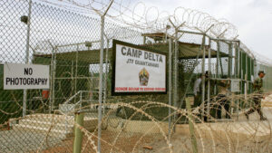 Caos en Guantánamo traslado de migrantes