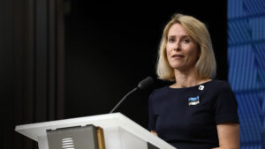 EEUU intenta pelearse