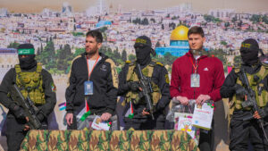 Hamás libera otros tres rehenes