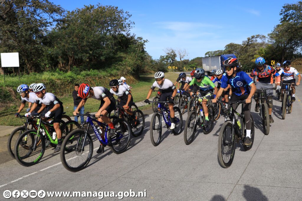 Centenar de ciclistas reto Managua