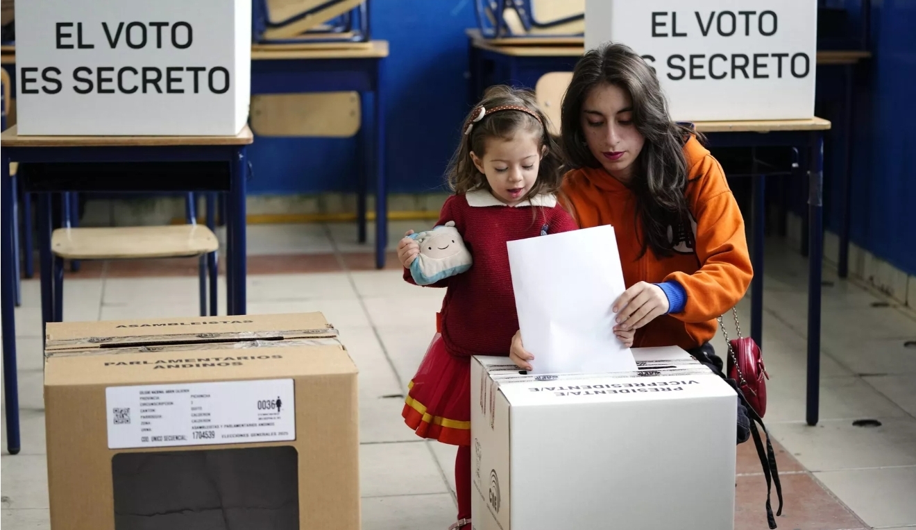 Cómputo de votos en Ecuador muestra diferencia de 0,18% entre Noboa y González