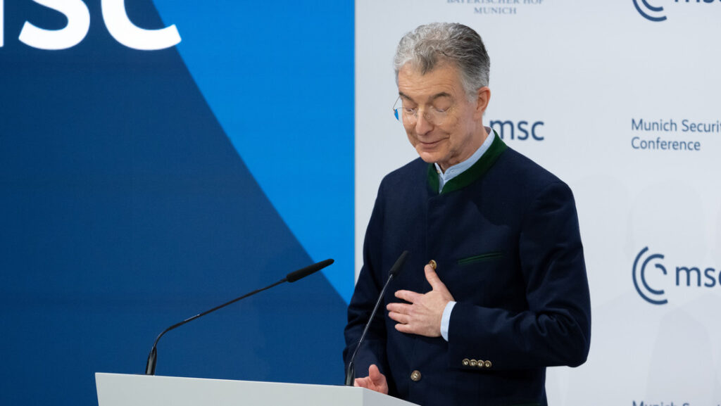 Organizador de la Conferencia de Múnich llora