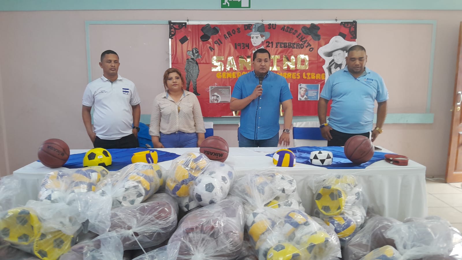 Entregan útiles deportivos a 22 colegios de primaria y secundaria en Managua