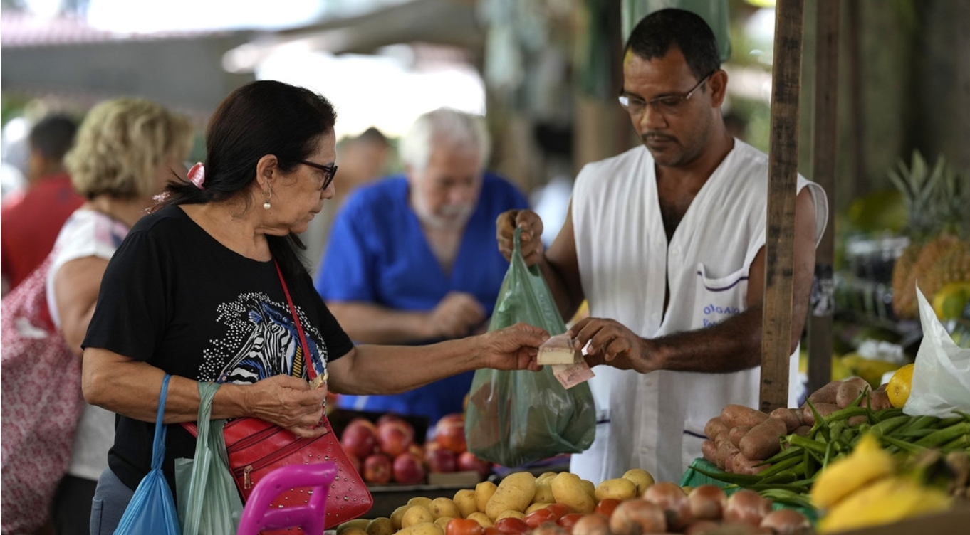 Lula explica las razones del alza astronómico de los alimentos