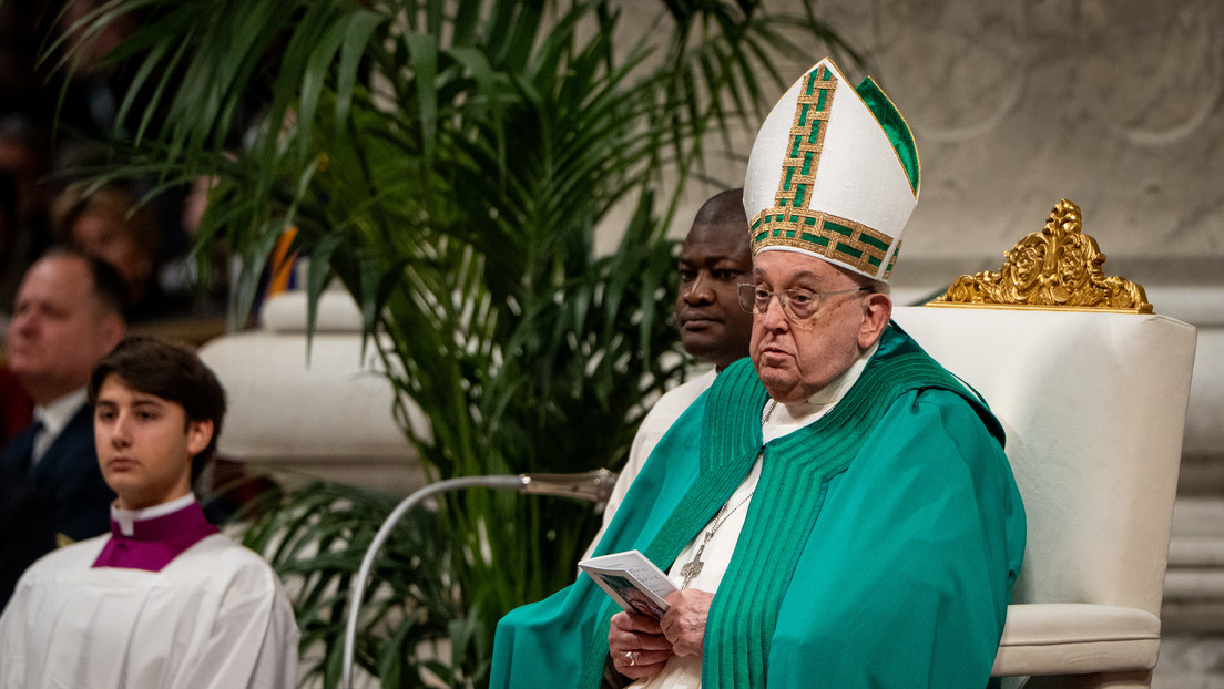 Papa Francisco sufre crisis respiratoria y ha necesitado una transfusión de sangre