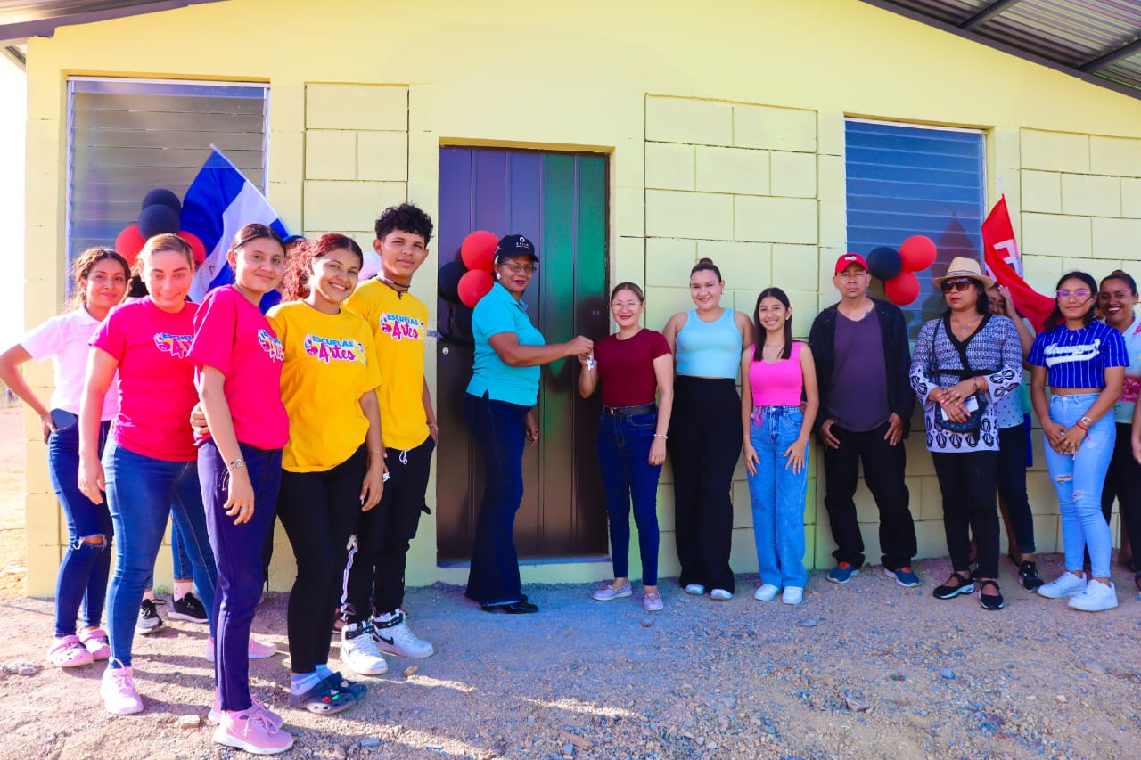 Diez familias del municipio de Tola, en Rivas reciben viviendas dignas