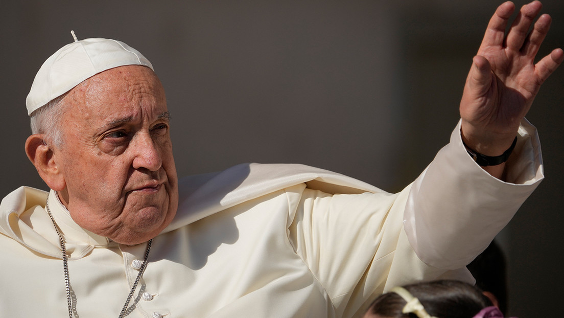 El papa Francisco continúa en estado “crítico”, con signos de insuficiencia renal