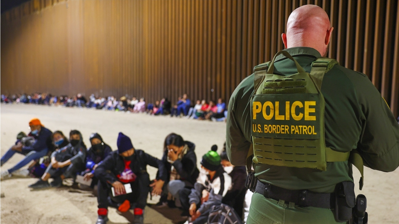Administración de Trump planea restablecer el polémico Título 42 para expulsar migrantes
