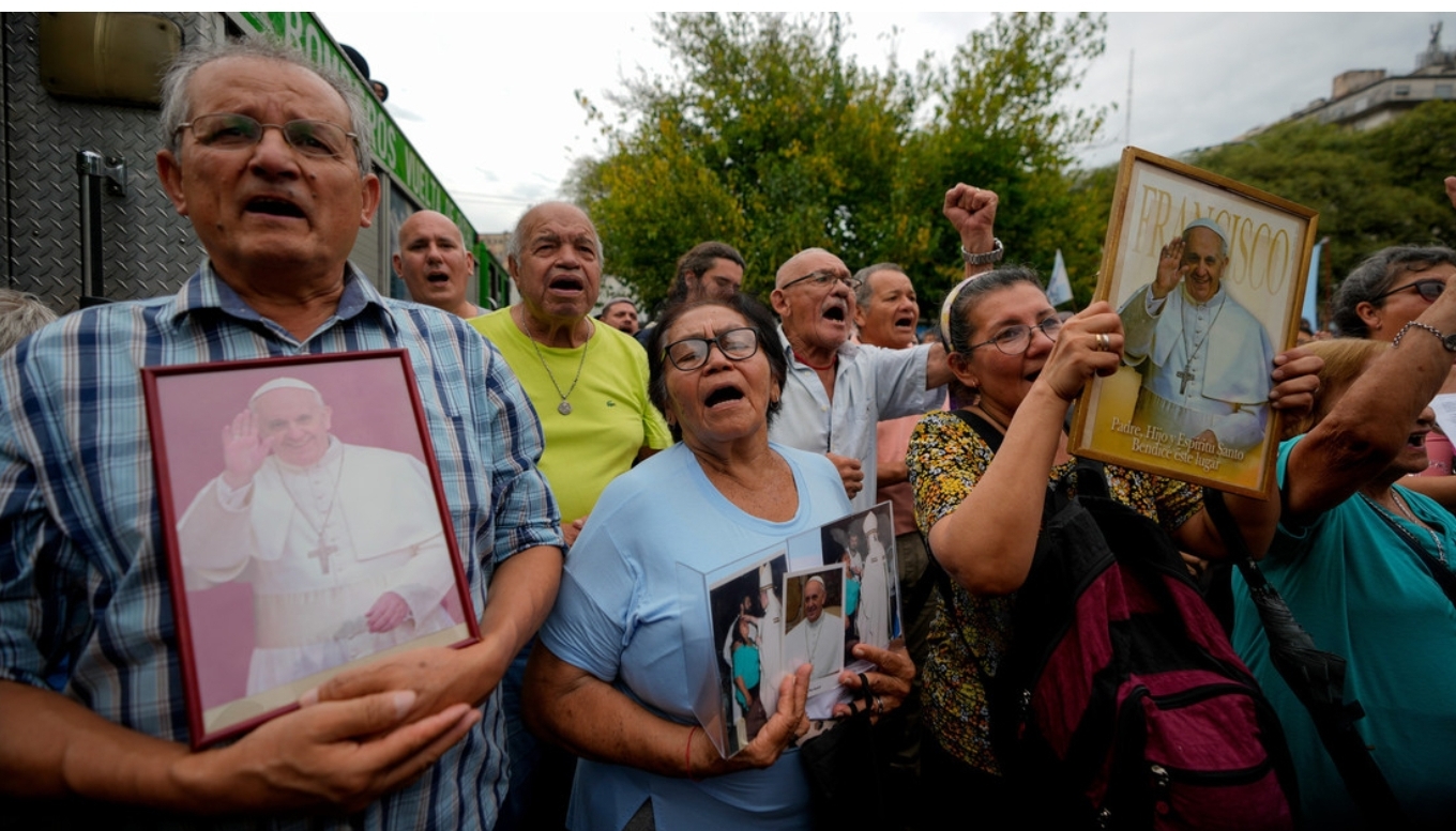 Cadenas de oración: miles de fieles en Latinoamérica piden por la salud de Francisco