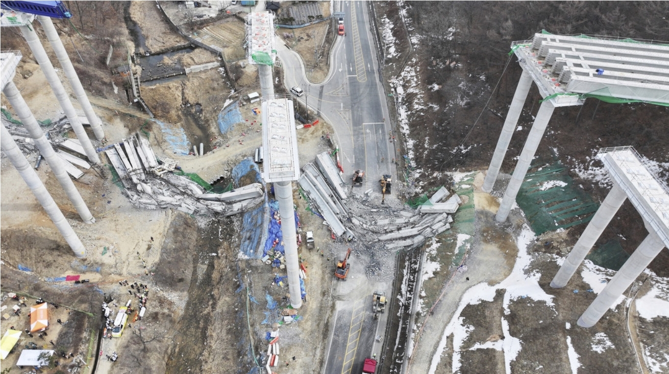 Colapsa un puente en Corea del Sur y mata a tres personas
