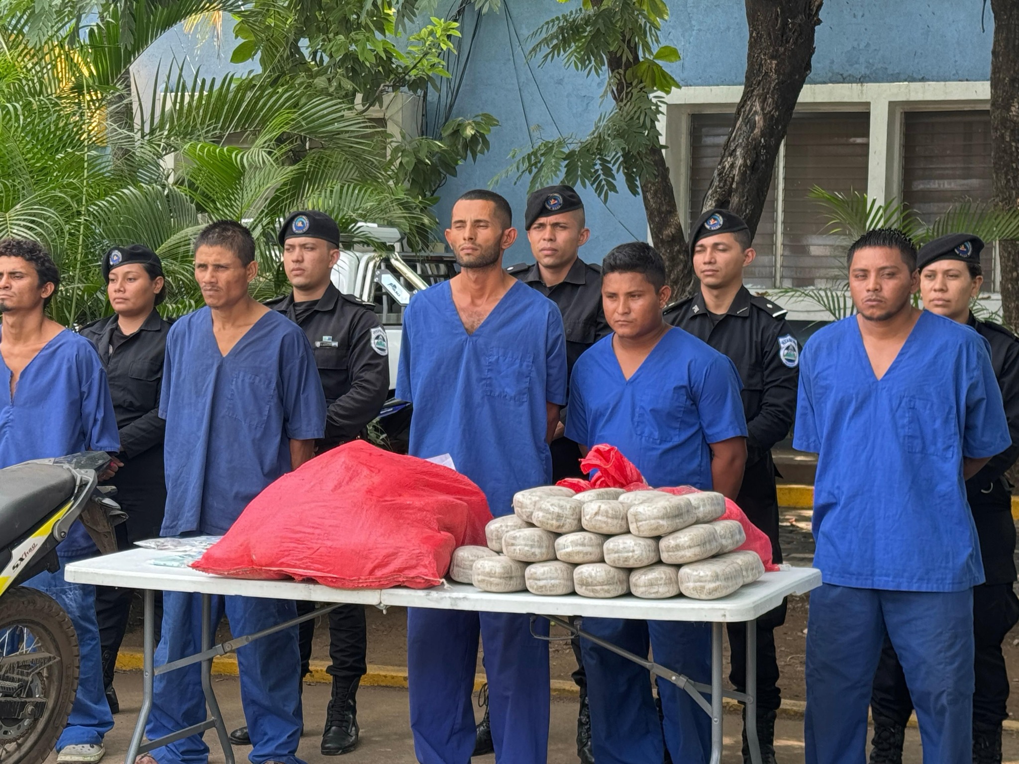 Capturan en Chinandega a 3 hondureños con 130 libras de marihuana