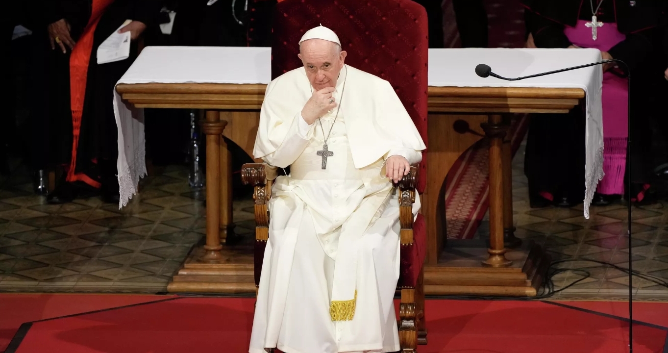 El Vaticano reconoce que el estado clínico del Papa Francisco “sigue siendo crítico”