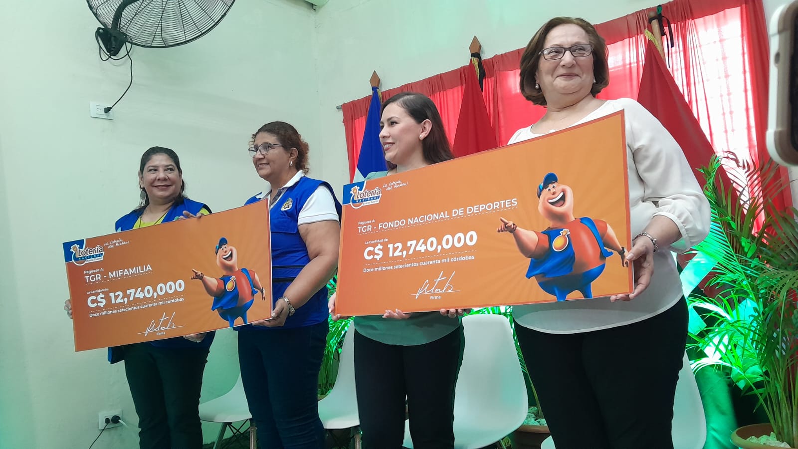 Lotería Nacional entrega utilidades por más de C$12 millones al IND y al MIFAM