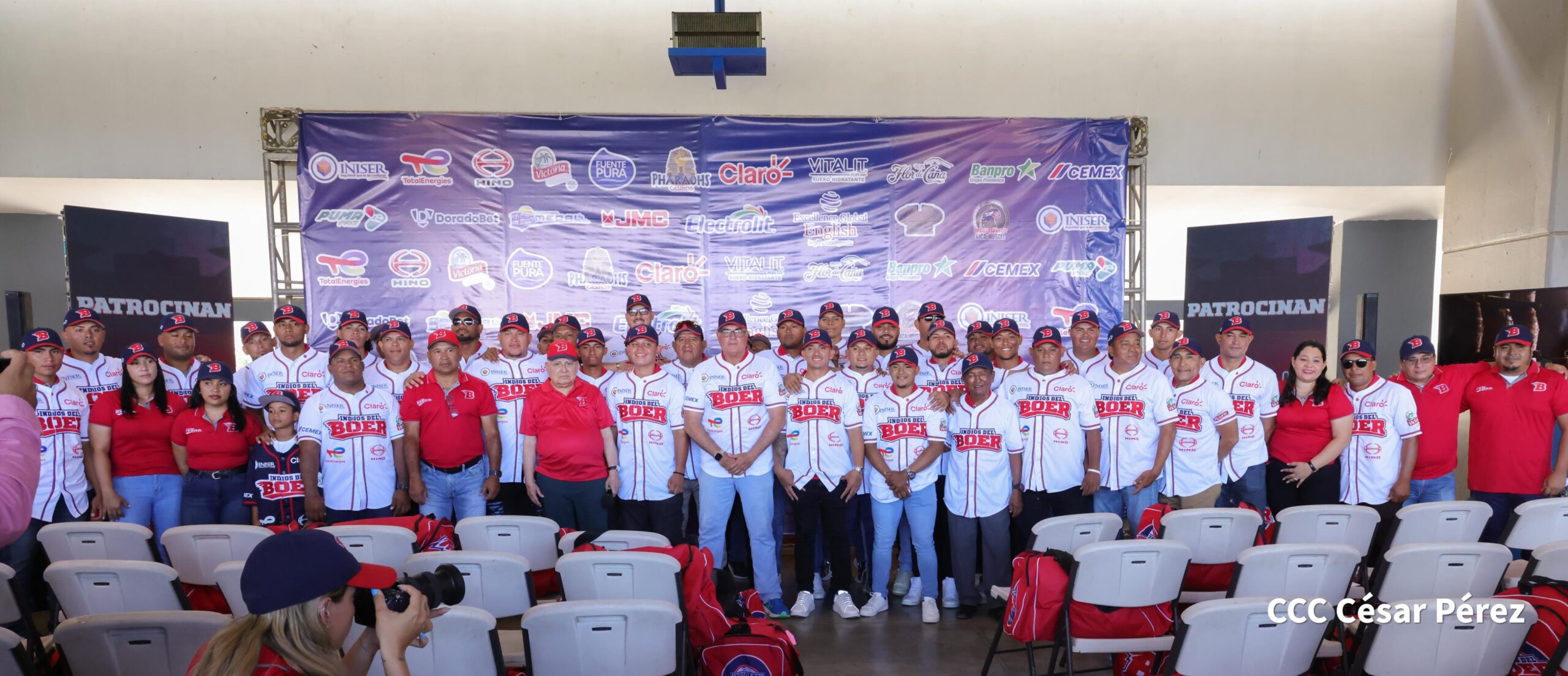 Indios del Bóer reciben uniformes quedando listos para el Pomares 2025