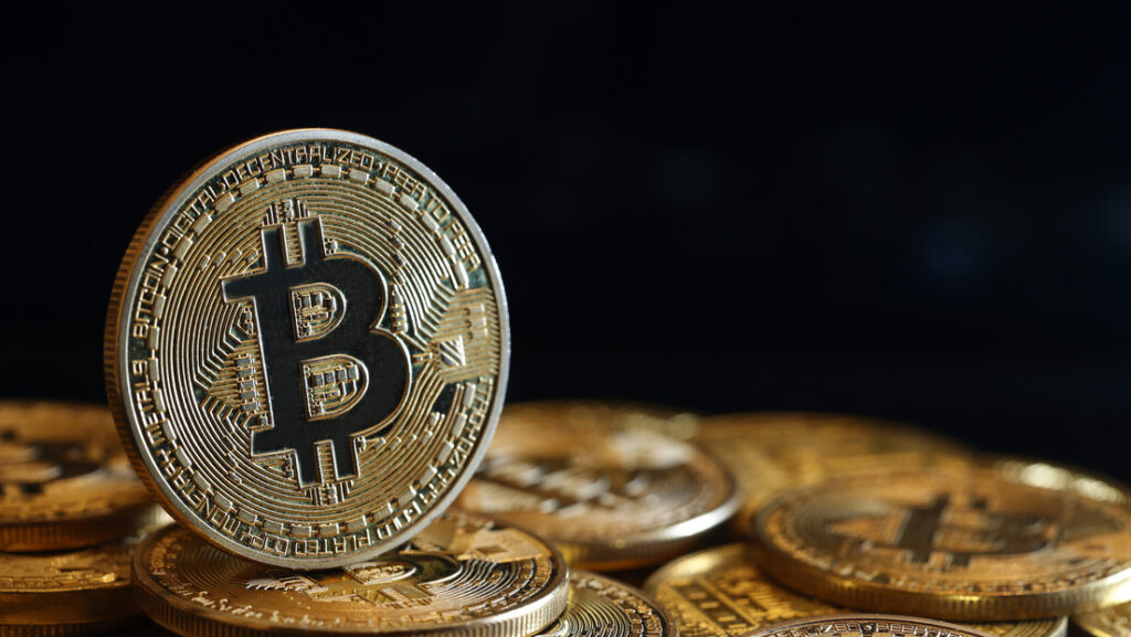 Bukele desoye la advertencia del FMI