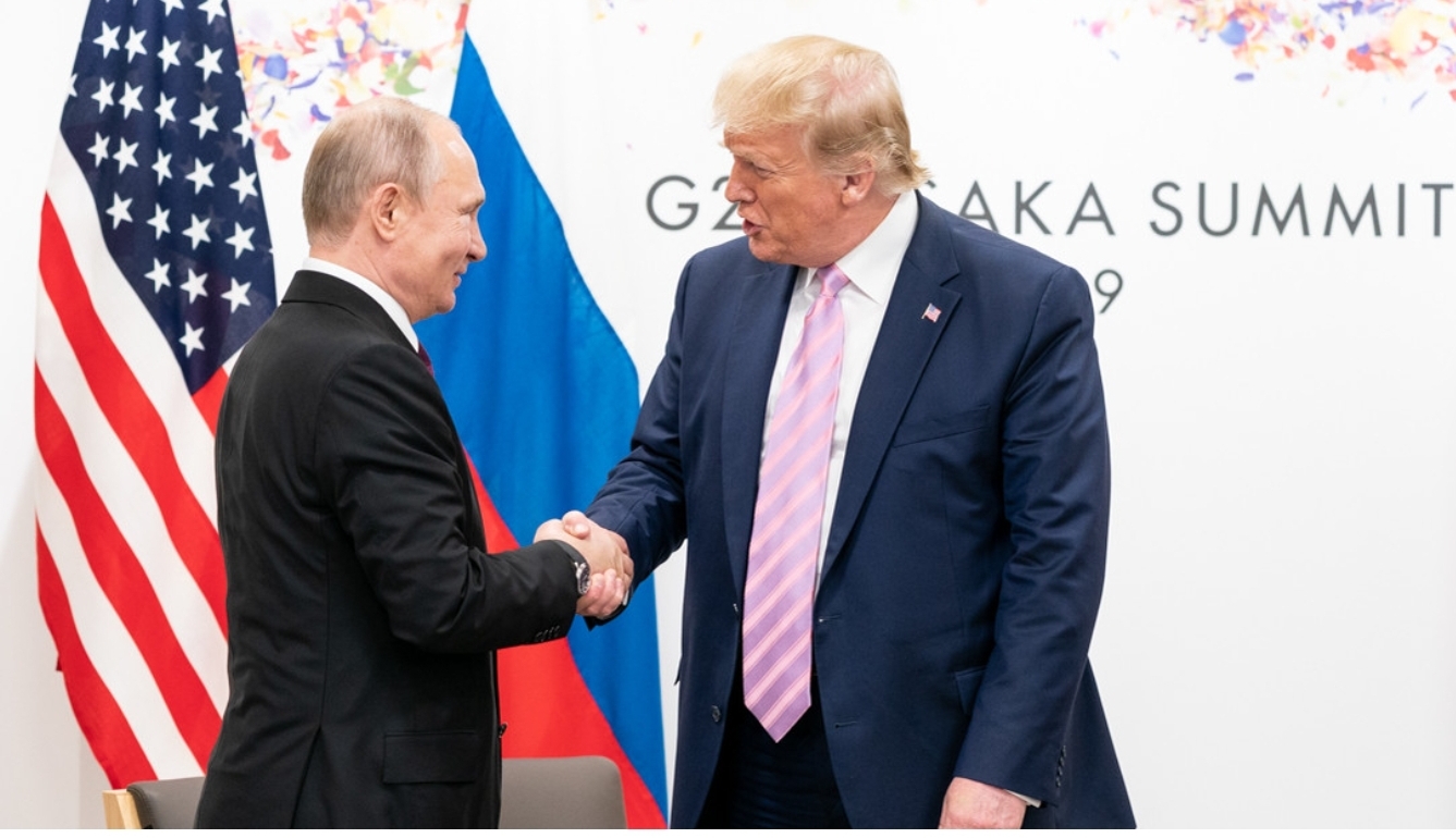 Reuters: La Casa Blanca evalúa levantar sanciones a Rusia