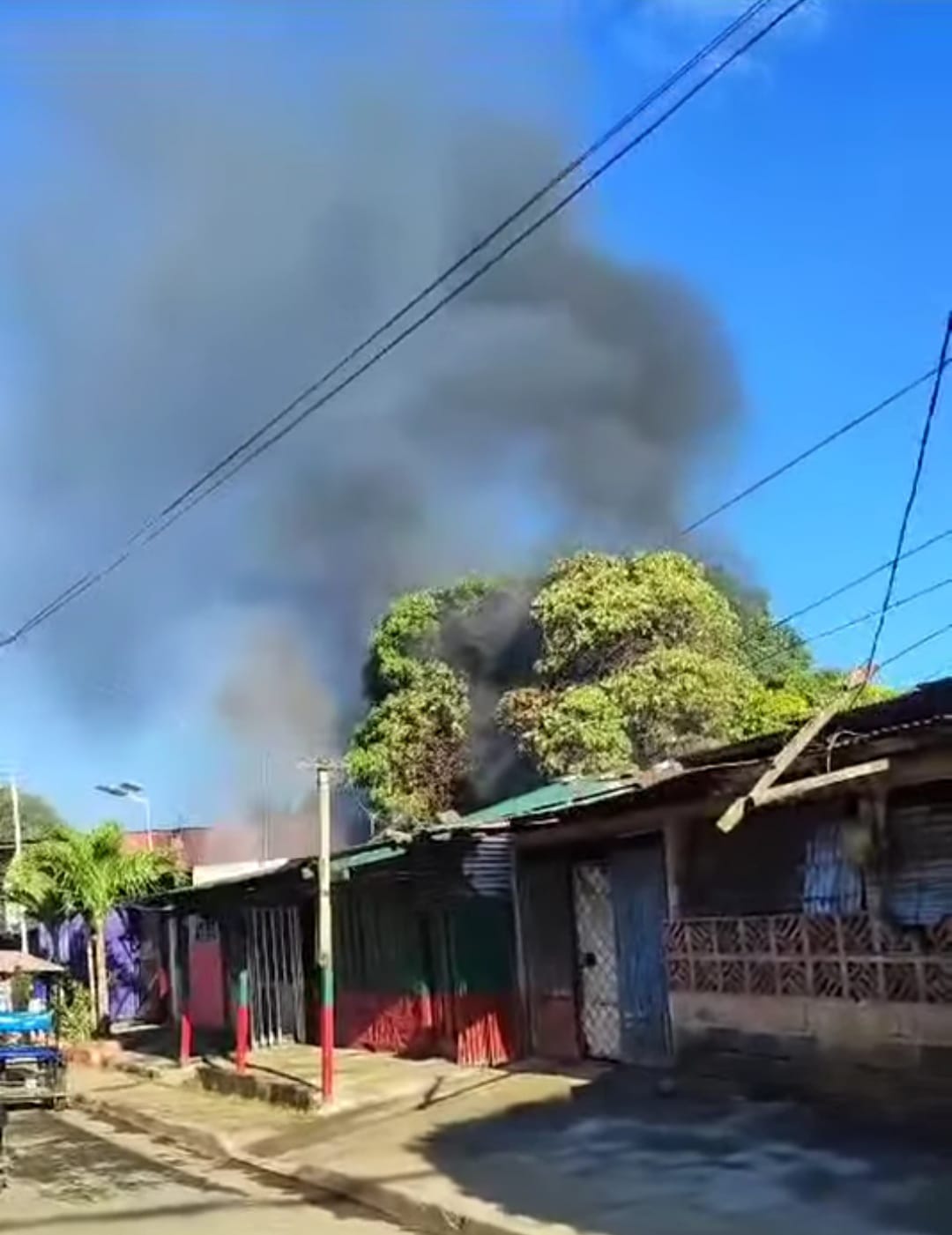 Incendio en el barrio Domitila Lugo de Managua deja en la calle a una familia