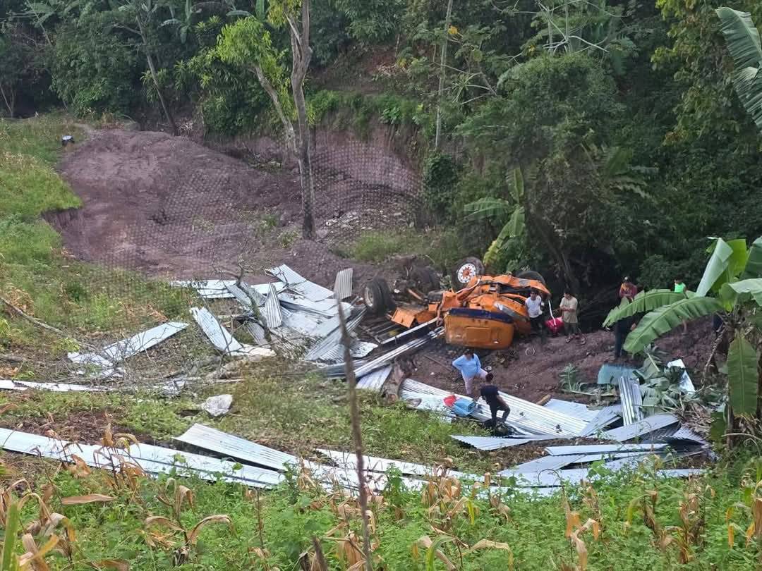 Camión sin frenos se precipita en Jinotega dejando un muerto y varios lesionados
