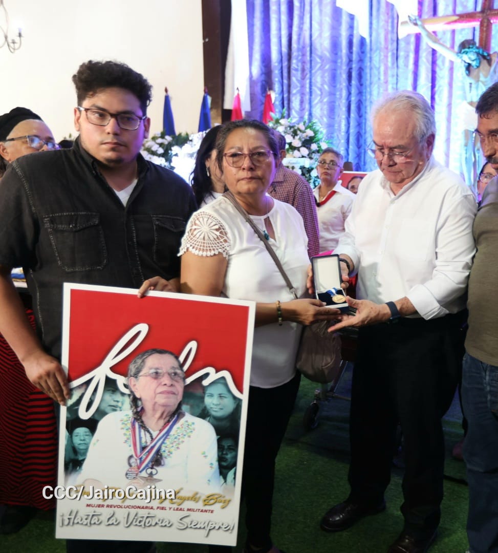 Parlamento nicaragüense se viste de orgullo al rendir homenaje y tributo a Gladys Báez