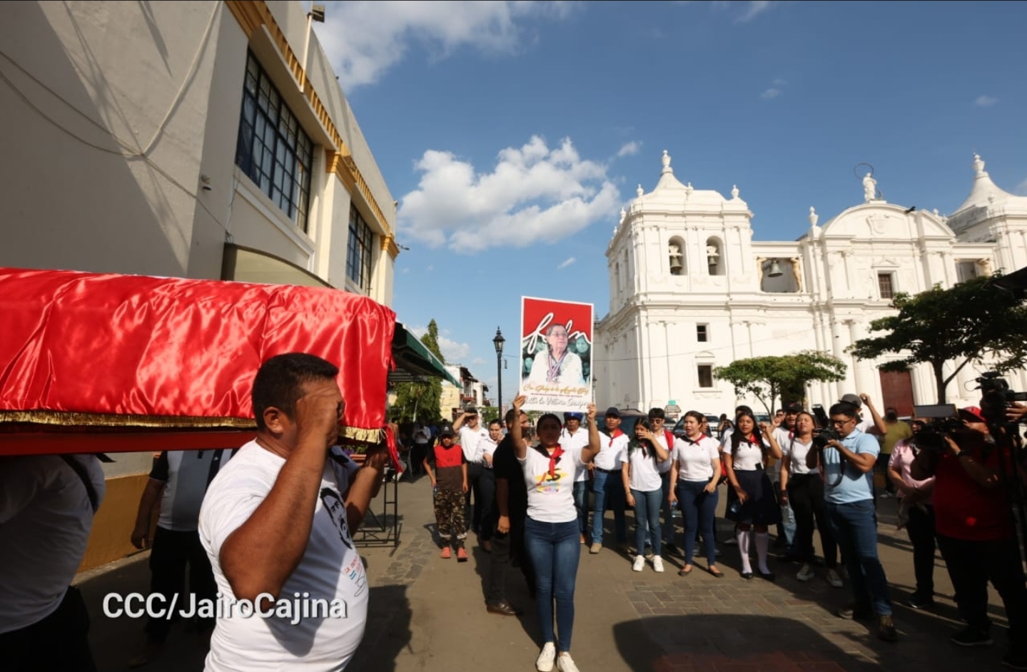 León declara Hija Dilecta a la valiente guerrillera Gladys Báez