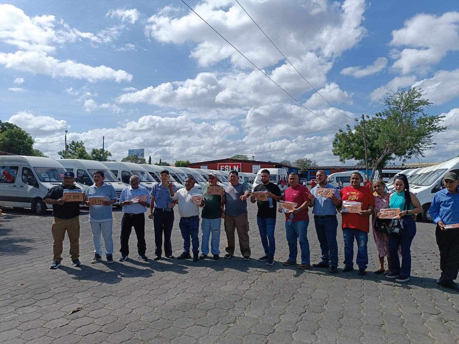 Gobierno Sandinista continúa entregando microbuses nuevos a las Cooperativas de Carazo