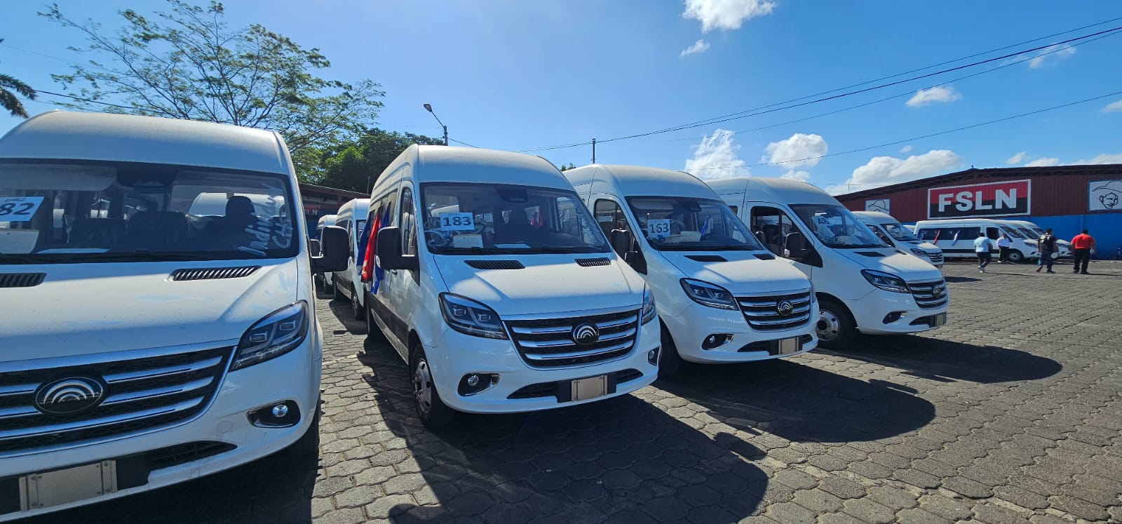 Entregan 107 nuevos microbuses chinos al departamento de Chinandega