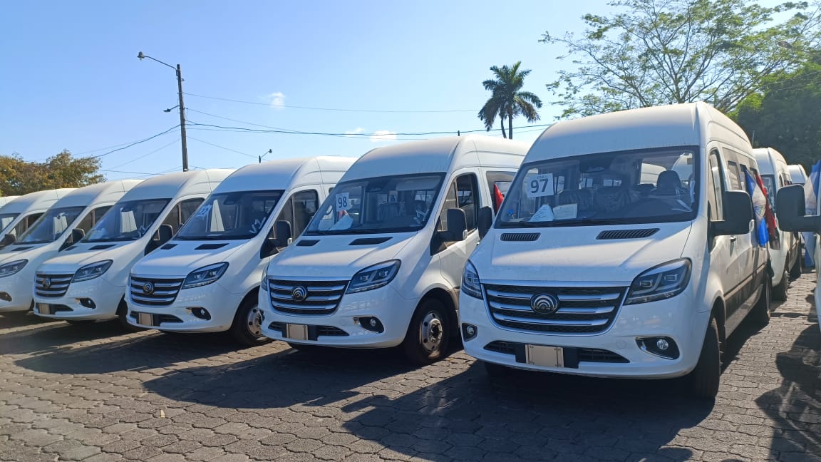 Llegan a León 68 nuevos microbuses chinos para mejorar el servicio a la población