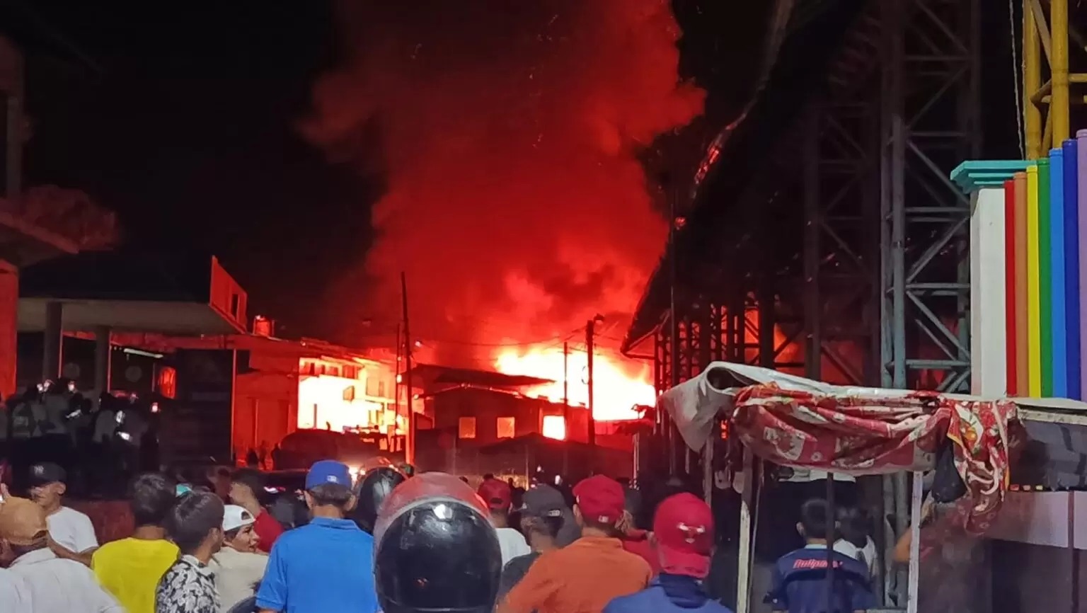 Varios negocios quedaron reducidos a cenizas tras un incendio en Jinotega