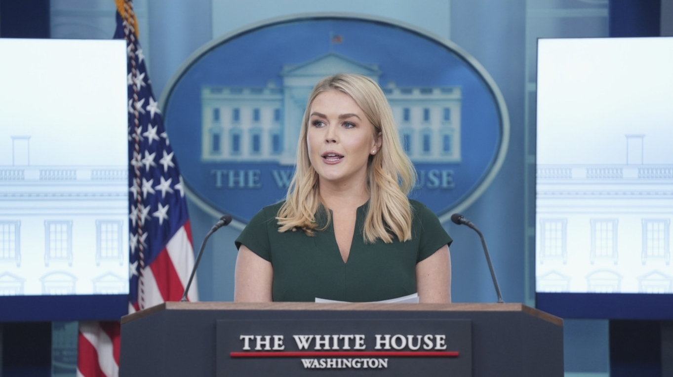 Casa Blanca: Francia debería estar agradecida a EEUU por no hablar alemán
