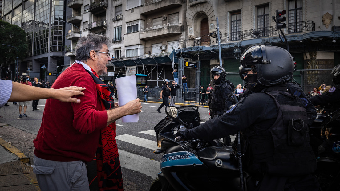 Fuerte operativo y una multitud en marcha: la masiva protesta de jubilados en Argentina