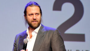 Cineasta es arrestado estafa a Netflix