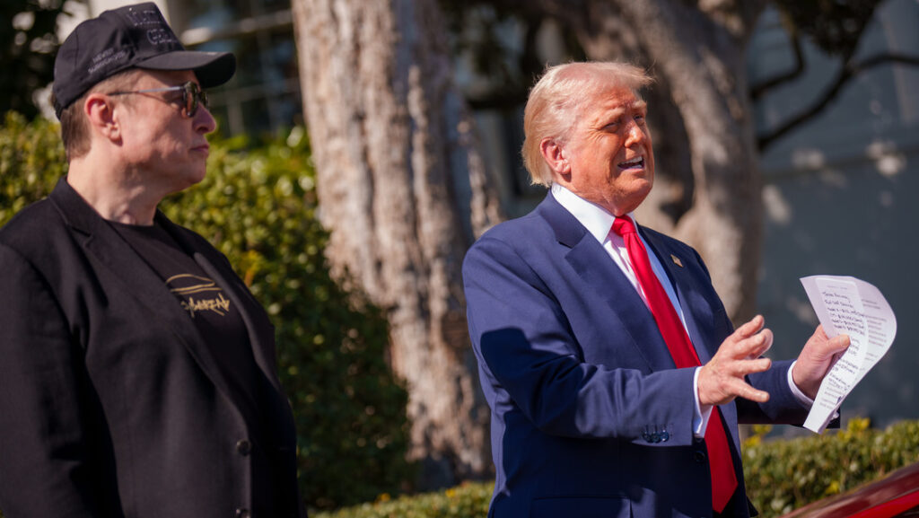 Trump enviar a El Salvador vandalizan Tesla