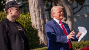 Trump enviar a El Salvador vandalizan Tesla